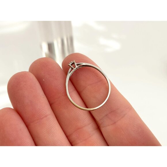 Dainty Minimalist Solitaire 925 Sterling Silver Vintage Ring - sz 9 - Picture 7 of 14